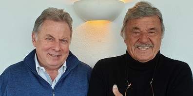 Als Moderator gefordert … Roland P. Poschung (links) darf «Tausendsassa» Hausi Leutenegger als Ehrengast im «Persönlich im Hof zu Wil» begrüssen.