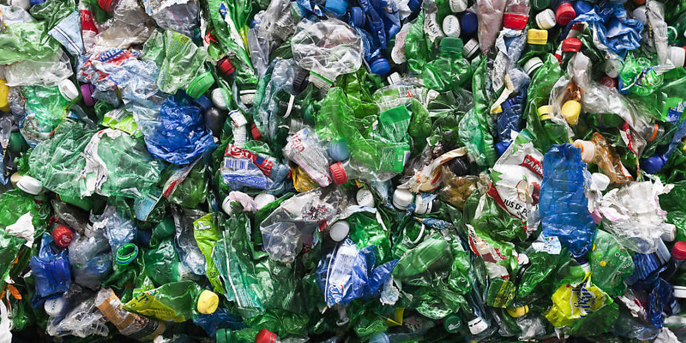 Die Welt braucht immer mehr Plastik, mit Folgen für die Umwelt: Im Jahr 2015 wurden zwei Milliarden Tonnen CO2-Äquivalente ausgestossen, um die Nachfrage nach Kunststoff zu decken. (Themenbild)