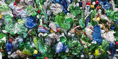 Die Welt braucht immer mehr Plastik, mit Folgen für die Umwelt: Im Jahr 2015 wurden zwei Milliarden Tonnen CO2-Äquivalente ausgestossen, um die Nachfrage nach Kunststoff zu decken. (Themenbild)