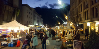Der familiäre Weihnachtsmarkt in Landquart und startet erst am Samstagnachmittag, um laut Organisatoren eine weihnachtliche Atmosphäre zur verbreiten.