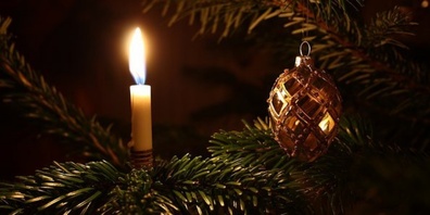 Bei offenem Feuer am Christbaum ist höchste Vorsicht geboten (Symbolbild)