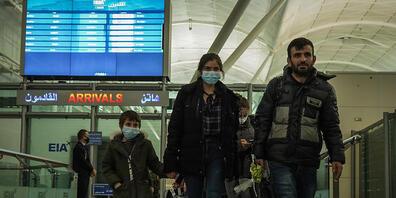 Irakische Migranten, die wochenlang an der polnisch-belarussischen Grenze festsaßen, kommen am internationalen Flughafen Erbil an. Foto: Ismael Adnan/dpa