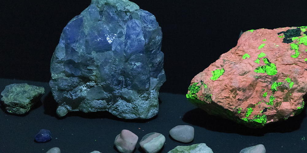 Ein Bergsteiger hat beim Klettern im Mont-Blanc-Massiv Edelsteine gefunden. Er erhält nun die Hälfte dieser Steine. (Symbolbild)