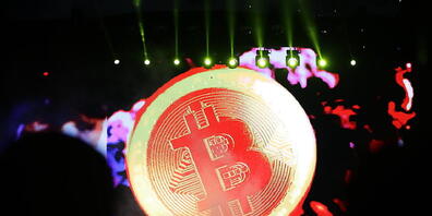 Die Cyber-Währung Bitcoin hat nach Gewinnmitnahmen an der Börse mehr als 20 Prozent an Wert verloren. (Symbolbild)
