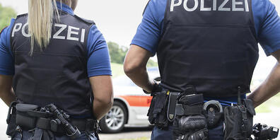 Wer darf diese Uniform tragen? Für eine Mehrheit des Kantonsrates ist klar, dass nur Schweizerinnen und Schweizer zur Polizei-Ausbildung zugelassen werden. (Symbolbild)