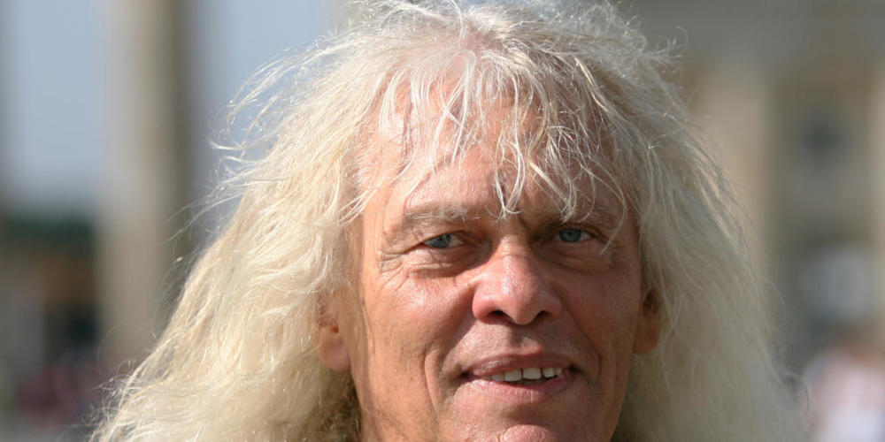 ARCHIV - Janos Kobor, Sänger der Band Omega, Janos Kobor, vor einer Pressekonferenz in Berlin. Die ungarische Rock-Legende Janos Kobor, Gründer und Frontmann der Kult-Band Omega, ist am Montag im Alter von 78 Jahren nach kurzer Krankheit gestorben...