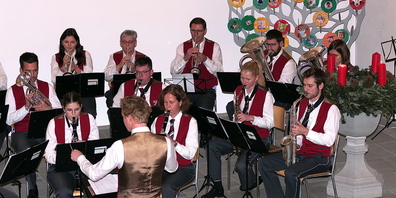 Der Musikverein Eichberg startete swingend mit «Mr. Sandman»