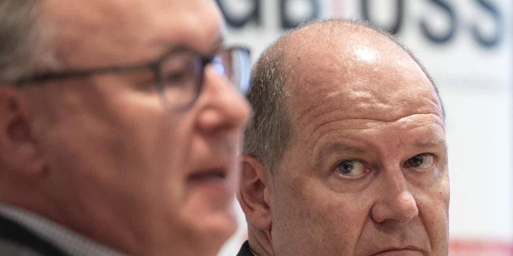 Ihr Kompromissvorschlag zur Stabilisierung der zweiten Säule wackelt im Nationalrat: Gewerkschaftspräsident Pierre-Yves Maillard (vorne links) und Arbeitgeberpräsident Valentin Vogt (rechts). (Archivbild)