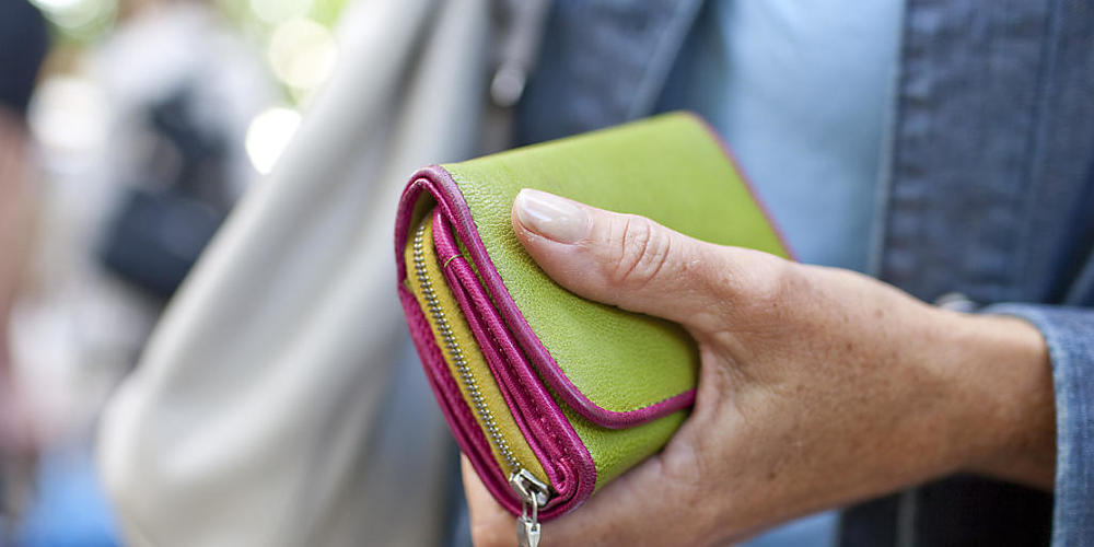 Weil das Rentenalter für Frauen erhöht wurde, sollen Frauen in Jahrgängen, die besonders von der Änderung betroffen sind, entschädigt werden. National- und Ständerat haben sich darauf geeinigt, dass es neun Jahrgänge sein sollen. (Symbolbild)