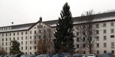 Die ehemalige Spinnerei Uznaberg in Uznach ist ein geschütztes Objekt, das einem Neubau weichen muss. Kanton und Bund wollen den Abbruch zulassen.