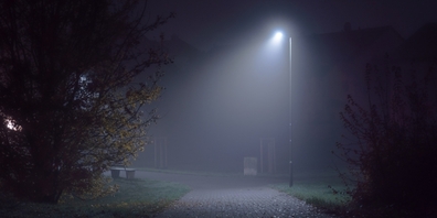 Um Mitternacht geht die Strassenbeleuchtung in Grüningen aus. (Symbolbild)