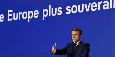 Emmanuel Macron, Präsident von Frankreich,  hält eine Rede während einer Pressekonferenz zur Übernahme der EU-Ratspräsidentschaft durch Frankreich. Nach der Corona-Krise möchte Macron die EU mit einem Wachstumsmodell vorantreiben. Das sagte er am ...