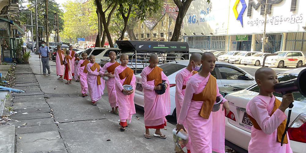 Zahlreiche Menschen in Myanmar sind in einen landesweiten «stillen Streik» getreten, um gegen die Militärjunta zu protestieren. Foto: Uncredited/AP/dpa
