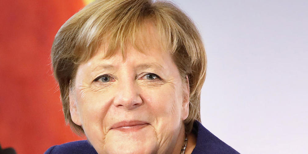 ARCHIV - Merkels Büroleiterin Beate Baumann sagte dem «Spiegel»: «Die Kanzlerin möchte nicht ihr ganzes Leben nacherzählen. Sie möchte ihre zentralen politischen Entscheidungen in eigenen Worten erklären, und mit Rückgriff auf ihren Lebensweg.» Fo...