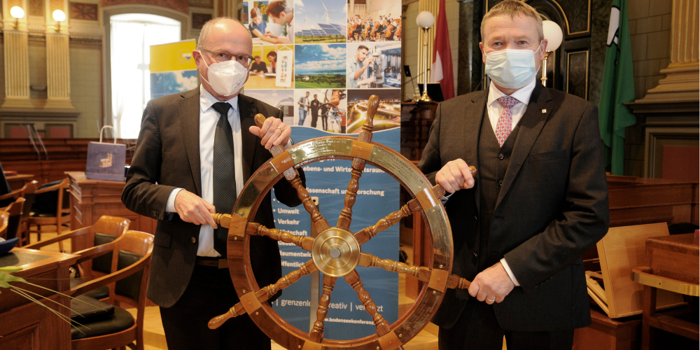 Regierungsrat Fredy Fässler (SG) übergibt den Vorsitz der Internationalen Bodensee-Konferenz an Regierungsrat Alfred Stricker