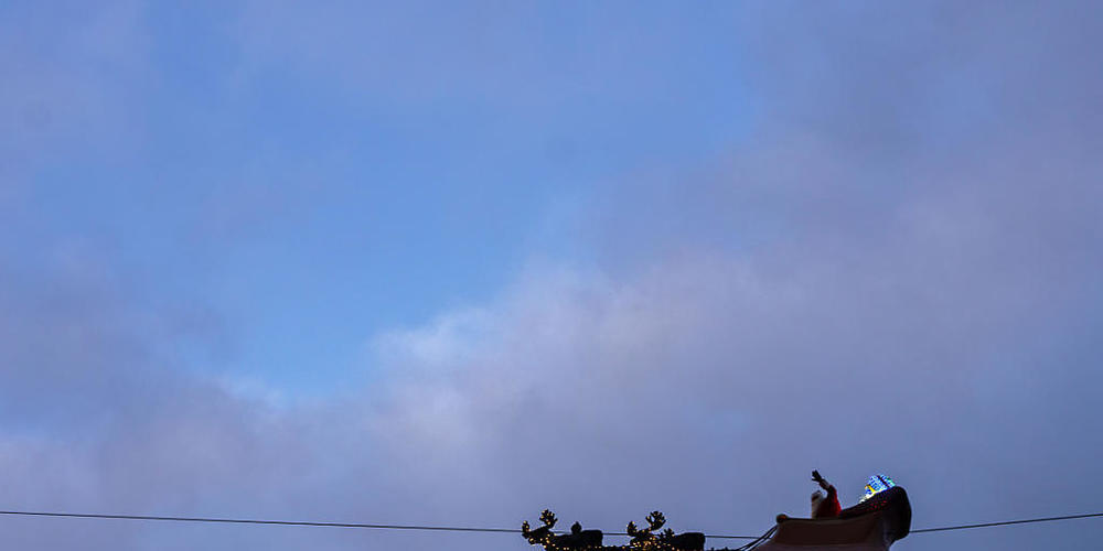 Existiert der Weihnachtsmann? - In Italien hat ein Bischof eine Diskussion unter Eltern und den Medien angefacht. Foto: Frank Rumpenhorst/dpa