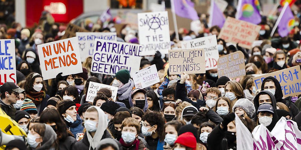Überwiegend Frauen protestierten am Samstag in Zürich gegen Tötungsdelikte und Gewalt an Frauen.