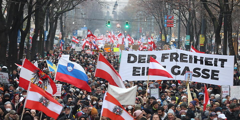 In Wien gab es eine großen Andrang bei den Protesten gegen die Corona-Maßnahmen der österreichischen Regierung. Foto: Florian Wieser/APA/dpa