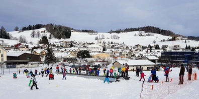 Am 12. Dezember 2021 zog es schon viele Familien ins Gähwiler Skigebiet. 