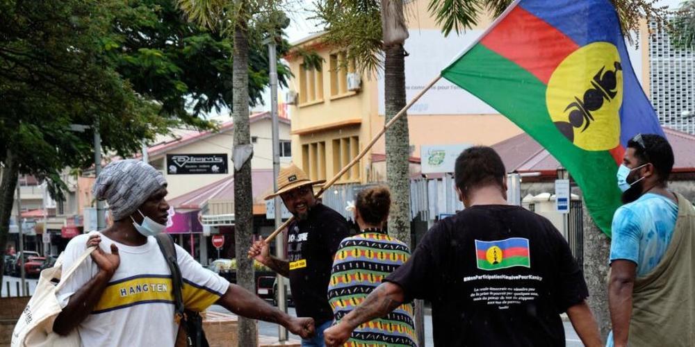 Befürworter der Unabhängigkeit des französischen Überseegebeits Neukaledonien demonstrieren nach dem Referendum. Die Inselbewohner haben in einem dritten Referendum, das von Unabhängigkeitsbefürwortern boykottiert wurde, mit 96,5 Prozent für den V...