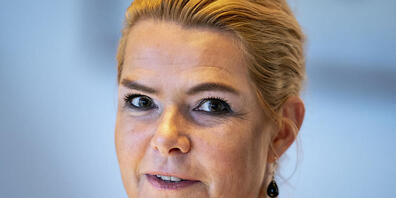 ARCHIV - Inger Støjberg, ehemalige Integrationsministerin von Dänemark, blickt in die Kamera. In einem historischen Prozess steht in Dänemark die frühere Ausländer- und Integrationsministerin Inger Støjberg wegen Amtsvergehens vor einem sogenannte...