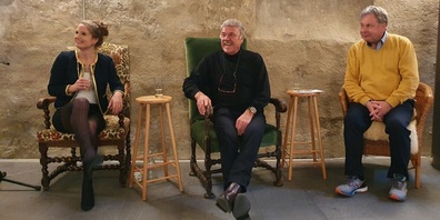  ein spannendes Trio, von links: Larissa Baumann, Hausi Leutenegger und der Moderator Roland Poschung.