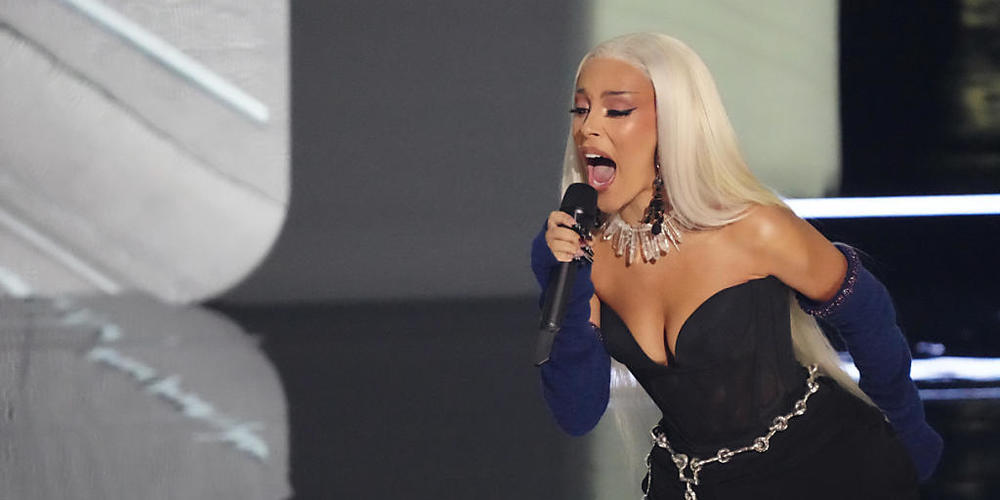 ARCHIV - Moderatorin und Sängerin Doja Cat spricht bei den MTV Video Music Awards im Barclays Center. Foto: Charles Sykes/Invision via AP/dpa