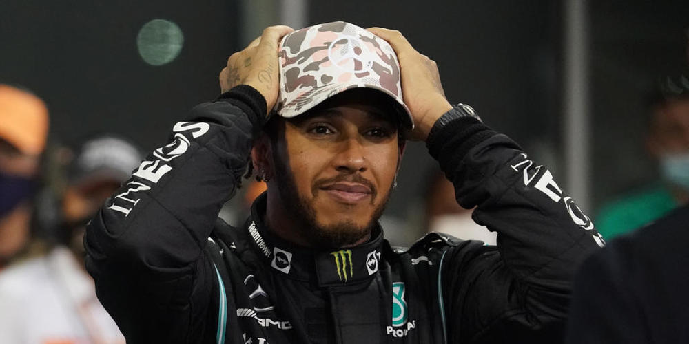 ARCHIV - Formel-1-Weltmeisterschaft, Grand Prix von Abu Dhabi, Qualifying auf der Yas Marina Rennstrecke. Lewis Hamilton aus Großbritannien vom Team Mercedes nach dem Qualifying. Foto: Hasan Bratic/dpa