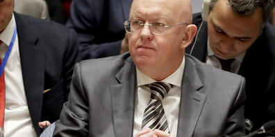 ARCHIV - 06.09.2018, USA, New York: Wassili Nebensja, Botschafter von Russland bei den Vereinten Nationen, nimmt an einer Sitzung des Sicherheitsrats teil. Foto: Bebeto Matthews/AP/dpa