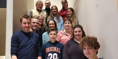 Neumitglieder, neue Ehrenmitglieder, neuer Dirigent und neues Vorstandsmitglied. Von oben links: Hanspeter Jäckli, Tobias Scherer, Karin Christen, Marina Hasler, Anina Hongler, Soraya Sippel, Reto Hongler, Karin Hongler, Ursina Fuchs, Philipp Färber, Andrin Zimmermann, Maja Schelling und Jakob Strack.