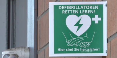 Die Sicherheit in Fehraltorf wurde durch die Installation von drei neuen Defibrillatoren weiter erhöht.