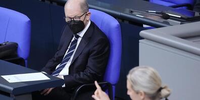 Die Fraktionschefin der rechtspopulistischen AfD im deutschen Bundestag, Alice Weidel, wirft der neuen deutschen Regierung unter Kanzler Olaf Scholz einen «lärmenden Fehlstart» vor. Foto: Kay Nietfeld/dpa