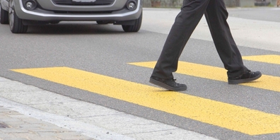 Auf der Hauptstrasse in St.Margrethen entsteht ein neuer Fussgängerstreifen. (Symbolbild)