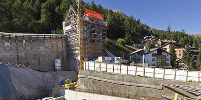 Wer im kommenden Jahr den Bau eines Wohnhauses plant, muss mit leicht steigenden Hypothekarzinsen rechnen. (Archivbild)