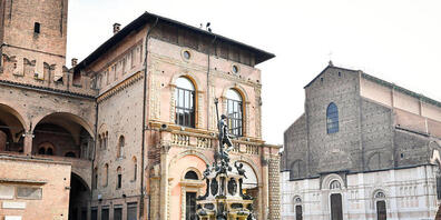 FILED - A general view of the Piazza Maggiore in Bologna. Photo: Massimo Paolone/LaPresse via ZUMA Press/dpa