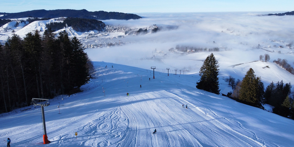 Am Mittwochnachmittag erwachte der Skilift am Friherrenberg aus seinem Dornröschenschlaf und lockte Schneesportler an. Dieses Wintermärchen soll weitergehen, die Finanzierung dafür ist jedoch noch nicht ganz sichergestellt.      Foto zvg