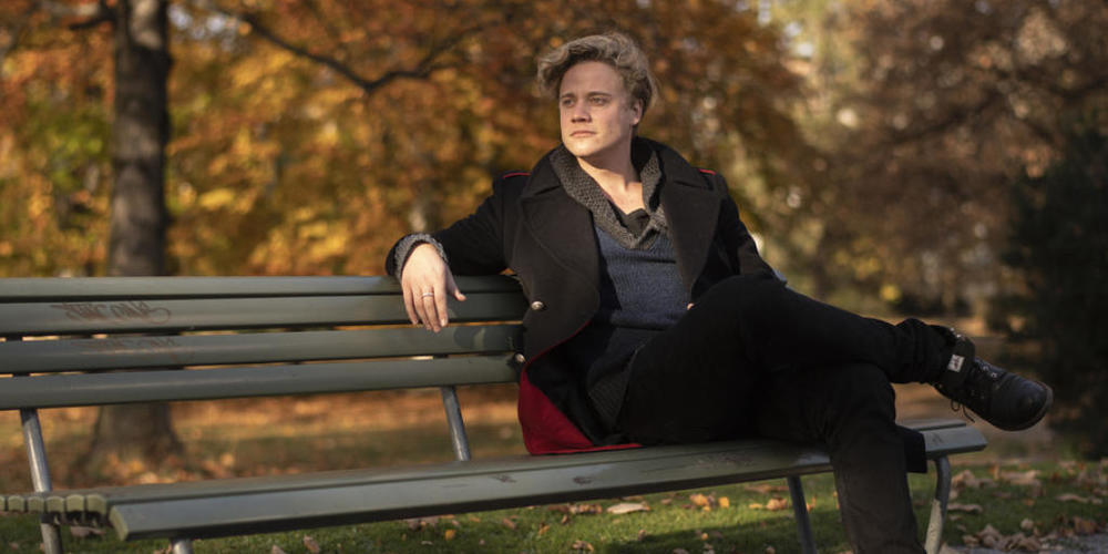 Der Zürcher Schauspieler Basil Eidenbenz spielt in der zweiten "The Witcher"-Staffel einen Hexer. Zu seiner Rolle kam er unter beinahe magischen Umständen.