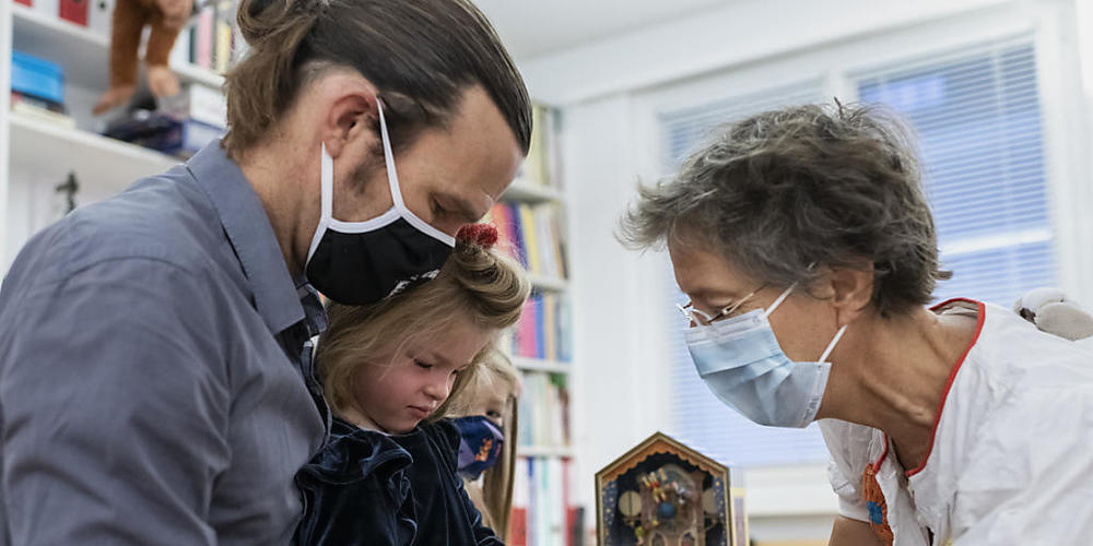 Ab Januar bietet der Kanton St. Gallen auch Kinderimpfungen gegen das Coronavirus an. (Symbolbild)
