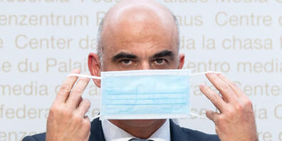 Bundesrat Alain Berset an der Medienkonferenz am Freitag in Bern zu neuen Covid-Massnahmen.