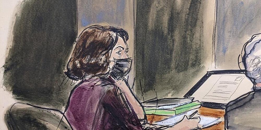 Die Angeklagte Ghislaine Maxwell (links) im Gerichtssaal in New York, porträtiert von einer Gerichtszeichnerin.