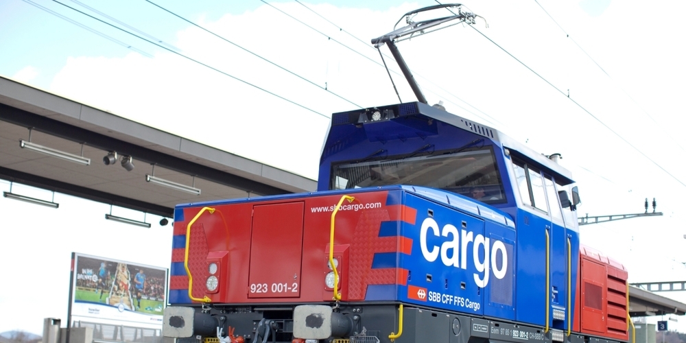 Die Jugendlichen bestiegen eine abgestellte Rangier-Lokomotive (Symbolbild).