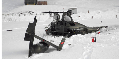 Der Helikopterpilot erlitt leichtere Verletzungen.