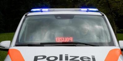 Die Kantonspolizei sucht Zeugen eines Verkehrsunfalls vom Freitag in Frauenfeld: Eine 12-Jährige wurde beim Überqueren einer Strasse von einem Auto angefahren. (Symbolbild)