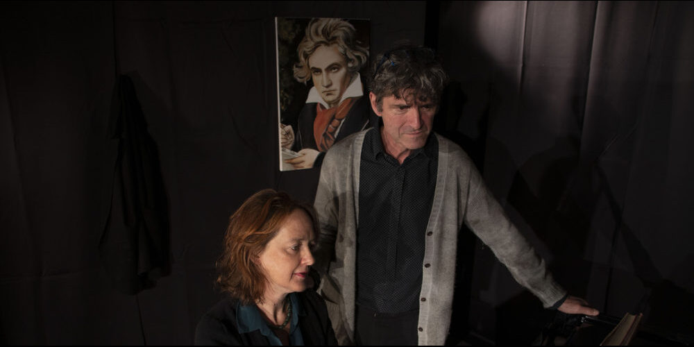 Matthias Flückiger und Claire Pasquier lesen aus Charles Dickens «Weihnachtsgeschichte» vor