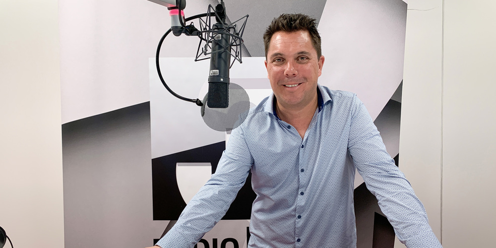 Alexander Blunschi im Studio von SRF3: «Ich kann nicht neutral Radio hören, ich analysiere sofort, egal ob es unser Sender ist oder ein anderer.»