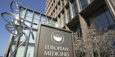 ARCHIV - Die EU-Arzneimittelbehörde EMA hat grünes Licht für die Zulassung des Corona-Impfstoffes von Novavax in der EU gegeben. Foto: Peter Dejong/AP/dpa