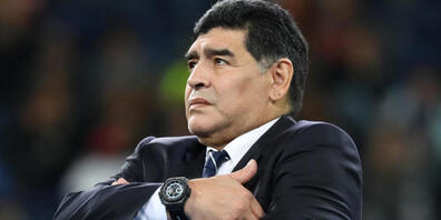 FILED - Diego Maradona bei einem Fußballspiel 2017. Jetzt wurden einige seiner privaten Gegenstände versteigert. Photo: picture alliance / Christian Charisius/dpa