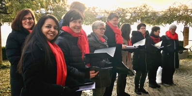Das Weihnachtssingen des Frauenchors Bürg-Neuhaus sorgte in drei regionalen Pflegezentren für viel Freude.