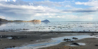 ARCHIV - Der Urmia-See im Iran ist als Folge des Klimawandels fast ausgetrocknet. Ein Forscher warnt vor neuen Flüchtlingsströmen aus Nahost und Nordafrika bedingt durch die Klimakrise. Foto: Farshid-Motahari Bina/dpa
