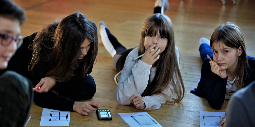 In fünf Workshops im Herbst und Winter 2021 brachten insgesamt rund 80 Kinder ihre Ideen für eine Kinderrechte-App ins Projekt ein.